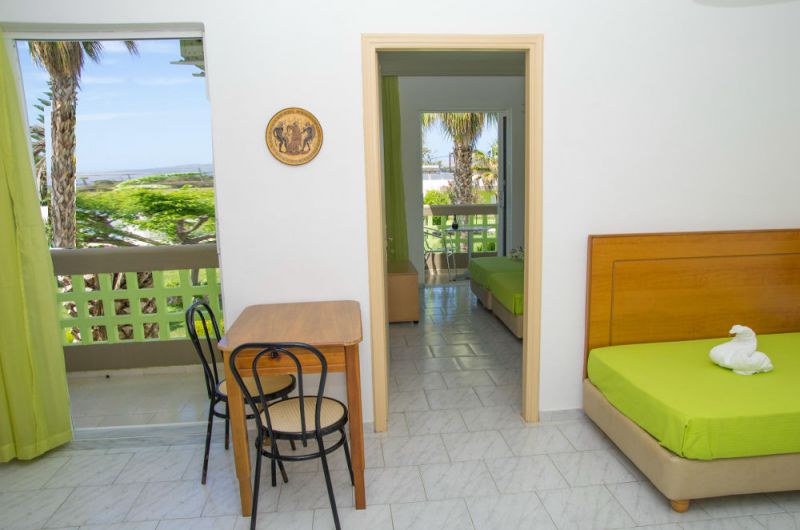 GIAKALIS APARTMENTS 3*
