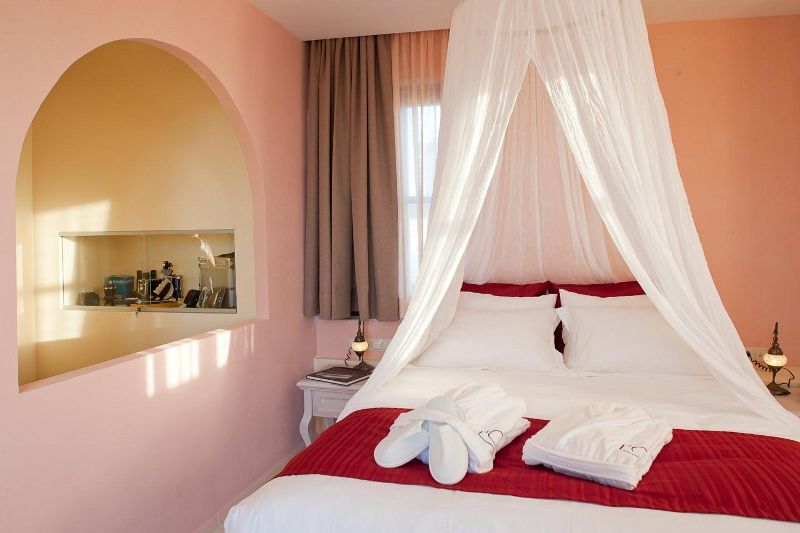 IN CAMERA LUXURY BOUTIQUE 4*