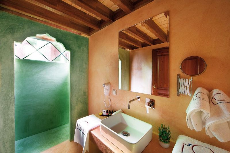 IN CAMERA LUXURY BOUTIQUE 4*