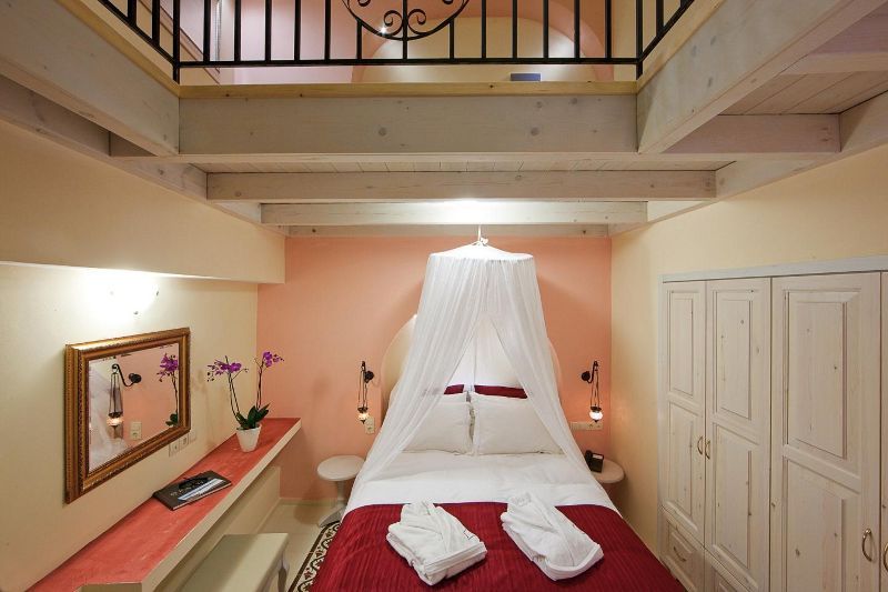 IN CAMERA LUXURY BOUTIQUE 4*