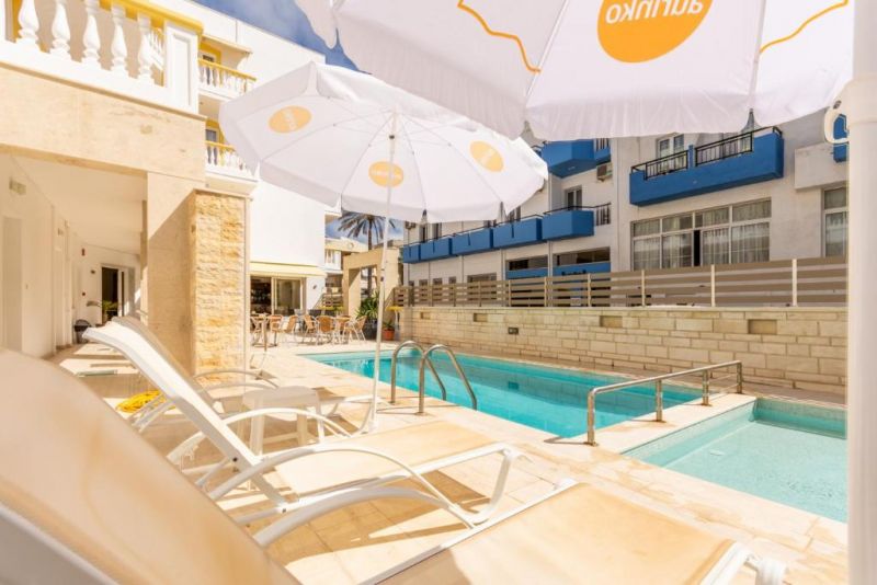 IRINI APARTMENTS 3*