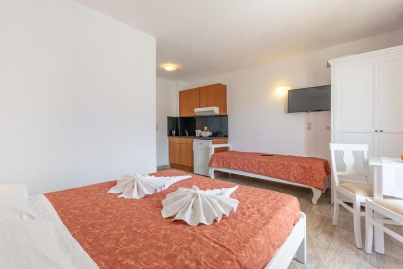 IRINI APARTMENTS 3*