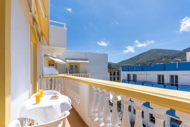 IRINI APARTMENTS 3*