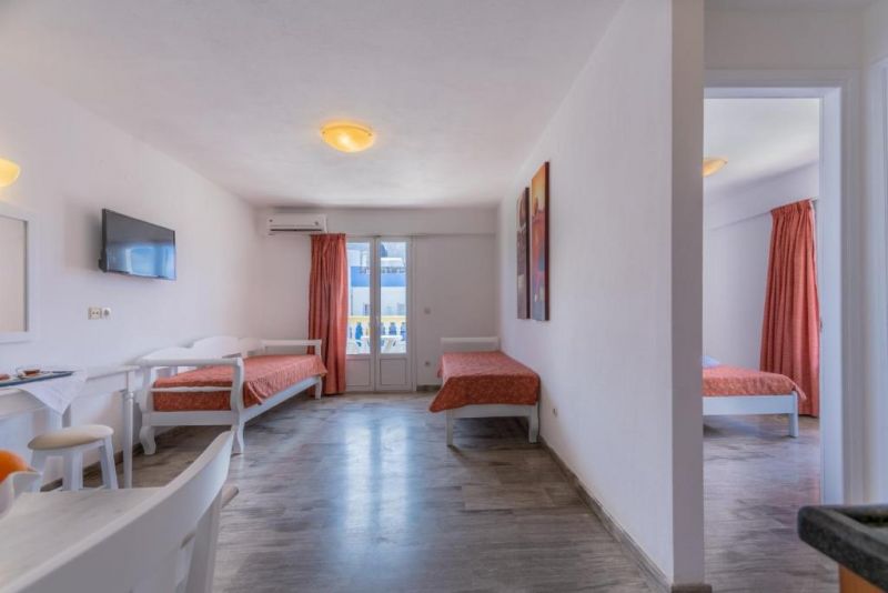 IRINI APARTMENTS 3*