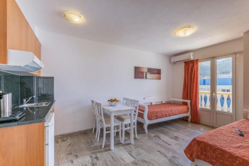 IRINI APARTMENTS 3*