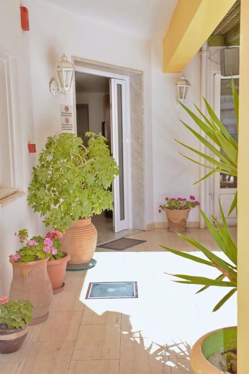 IRINI APARTMENTS 3*