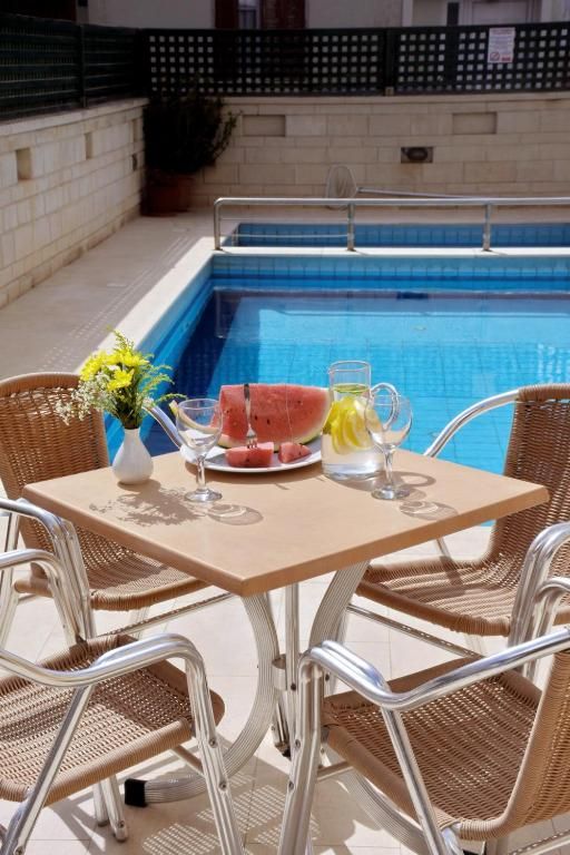 IRINI APARTMENTS 3*