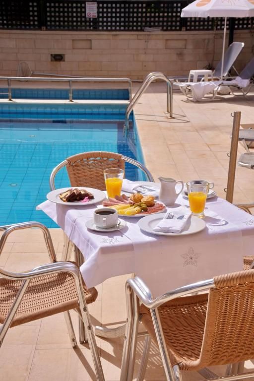 IRINI APARTMENTS 3*