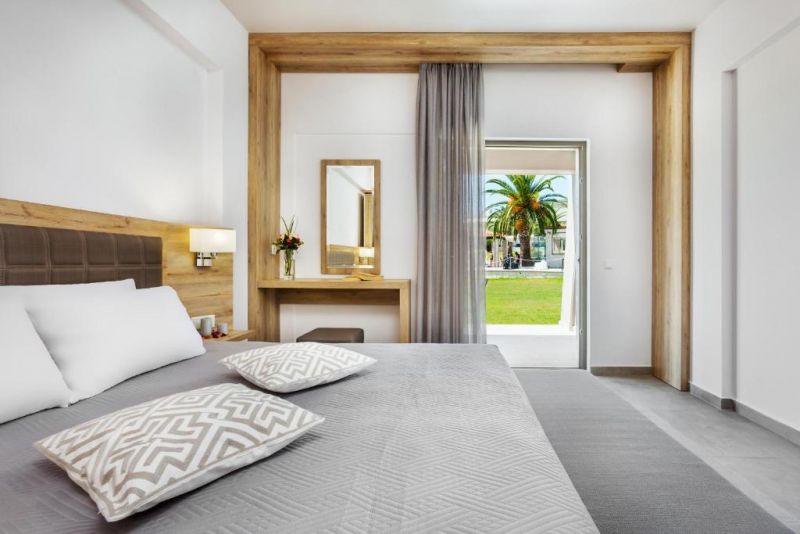 IRIS HOTEL SIVIRI 3*