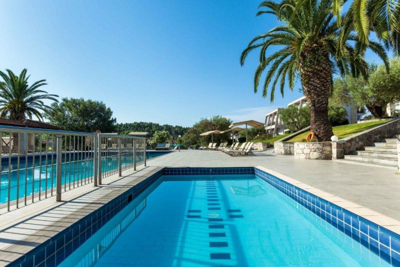 IRIS HOTEL SIVIRI 3*