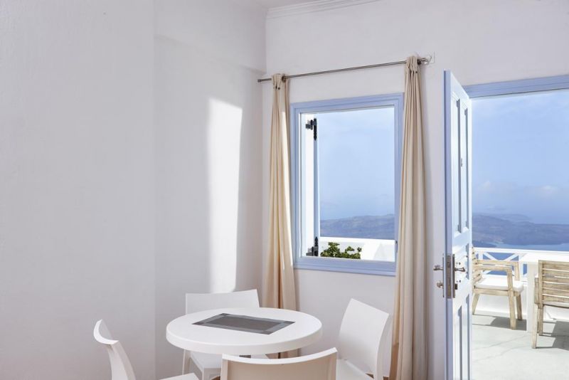 MANOS SMALL WORLD APT 4*