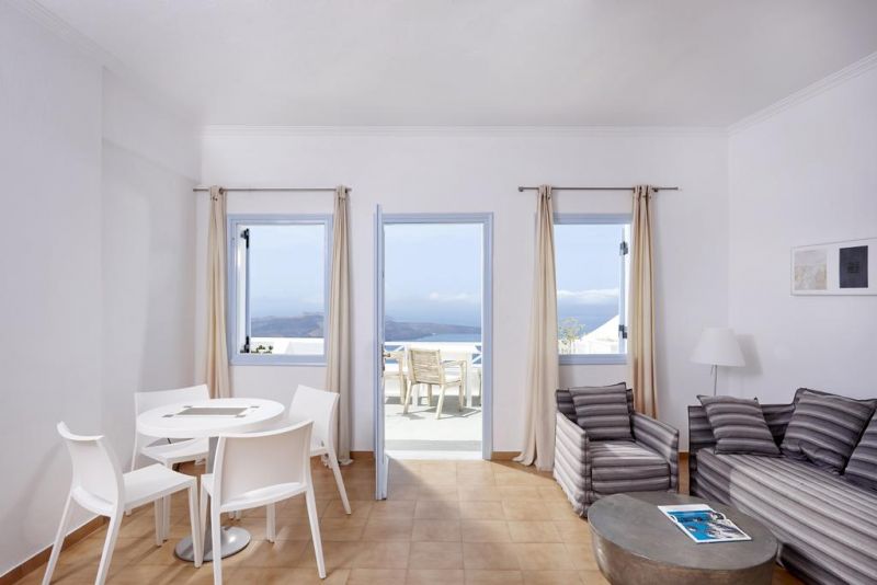 MANOS SMALL WORLD APT 4*