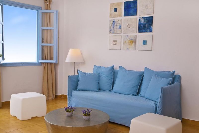 MANOS SMALL WORLD APT 4*