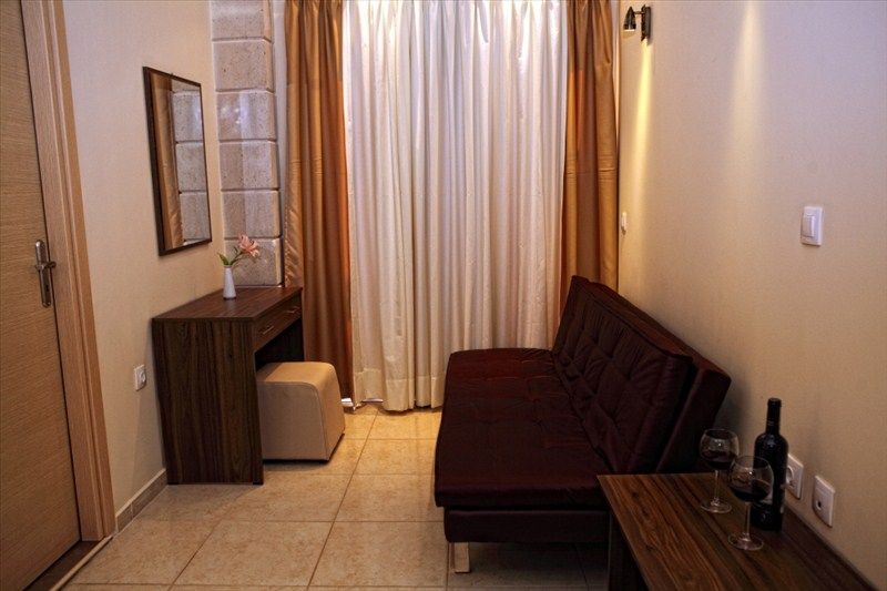 NIRIIDES BEACH HOTEL 4*