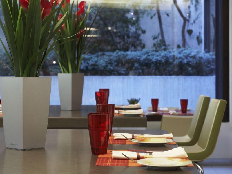 NOVOTEL ATHENES 4*