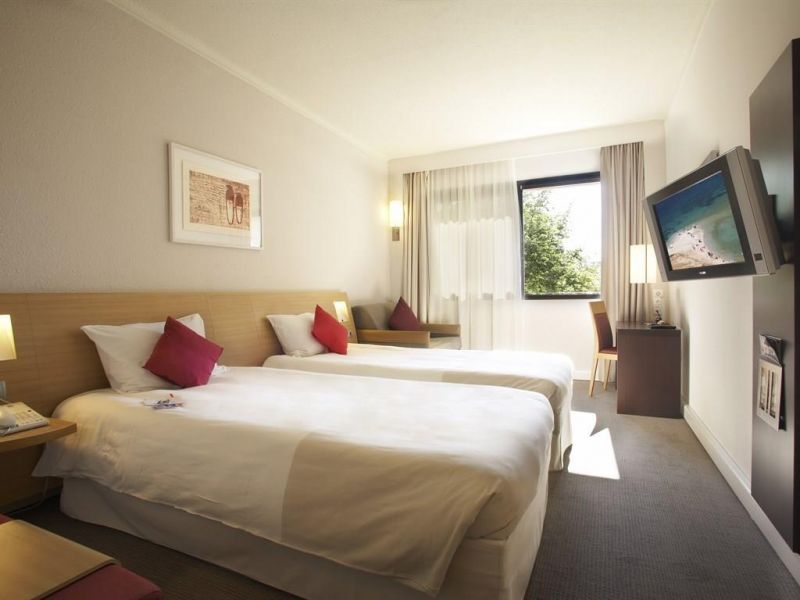 NOVOTEL ATHENES 4*