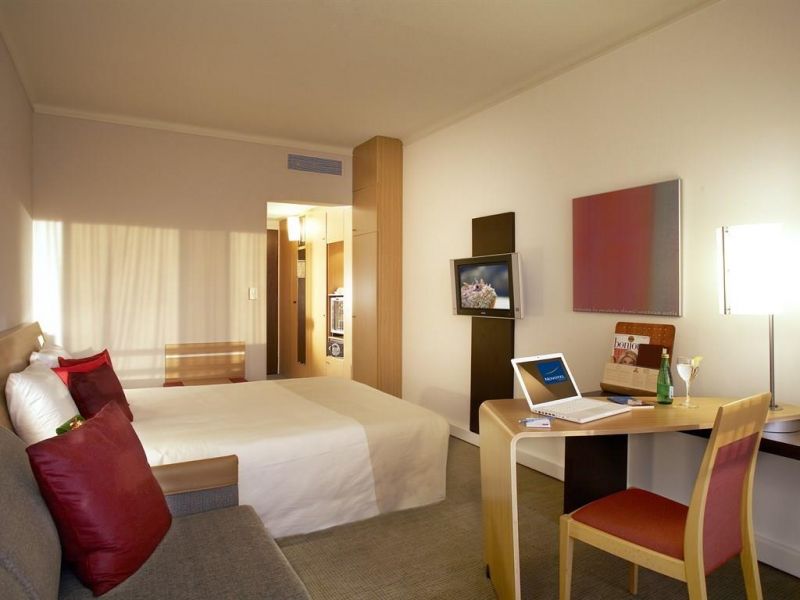 NOVOTEL ATHENES 4*