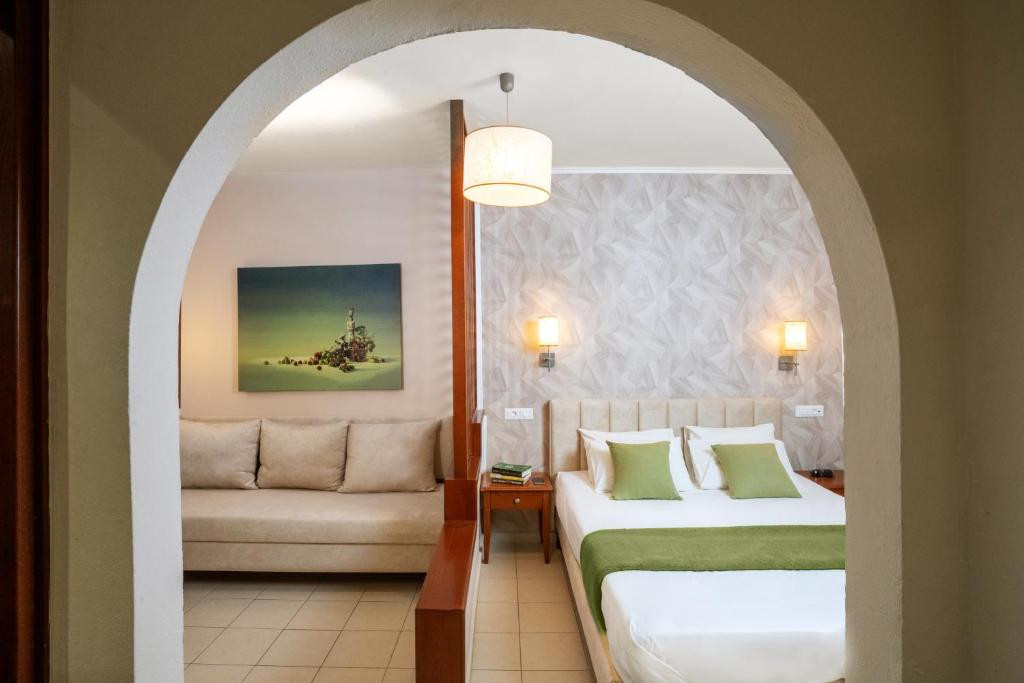 PHILOXENIA HOTEL & SPA MALIA 3*