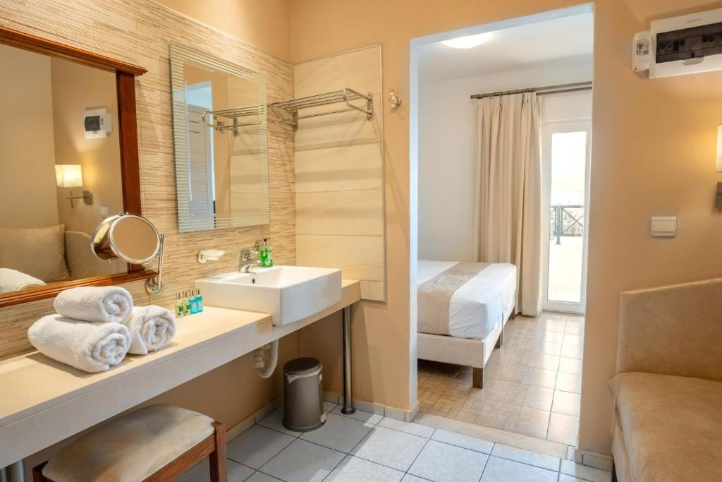 PHILOXENIA HOTEL & SPA MALIA 3*