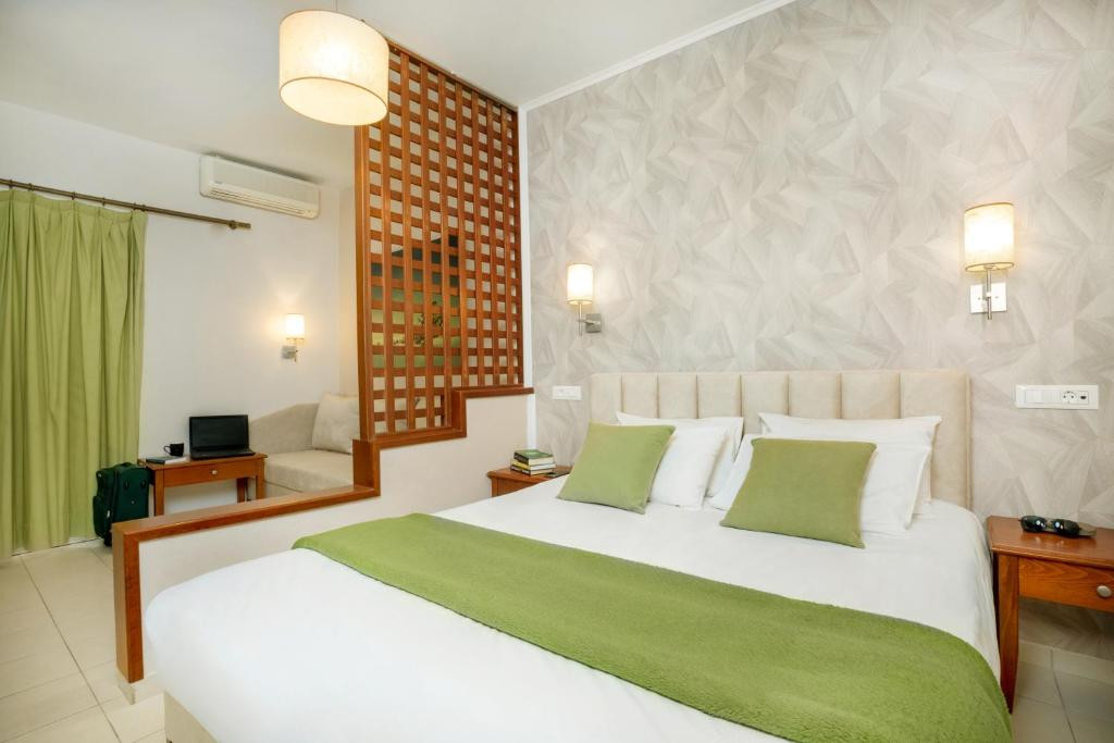 PHILOXENIA HOTEL & SPA MALIA 3*