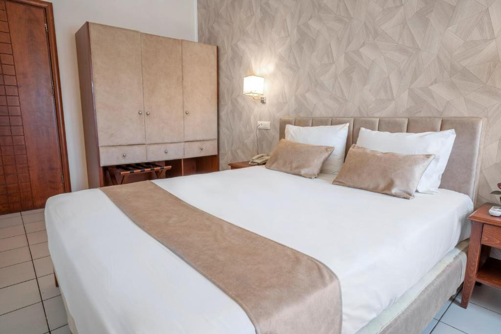 PHILOXENIA HOTEL & SPA MALIA 3*