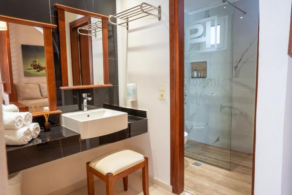 PHILOXENIA HOTEL & SPA MALIA 3*