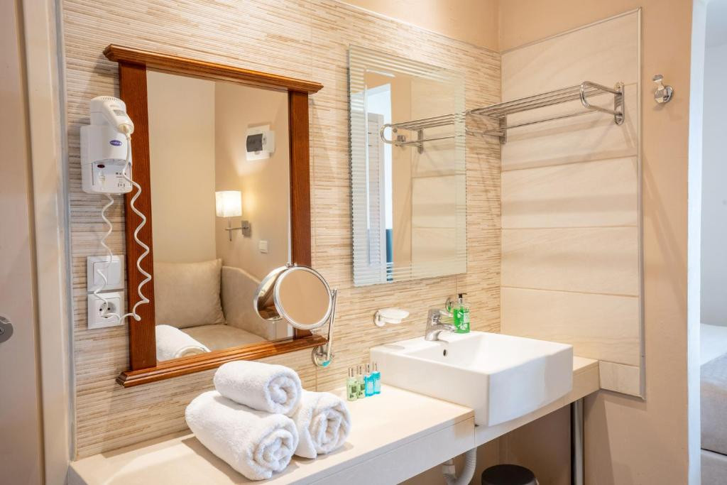 PHILOXENIA HOTEL & SPA MALIA 3*