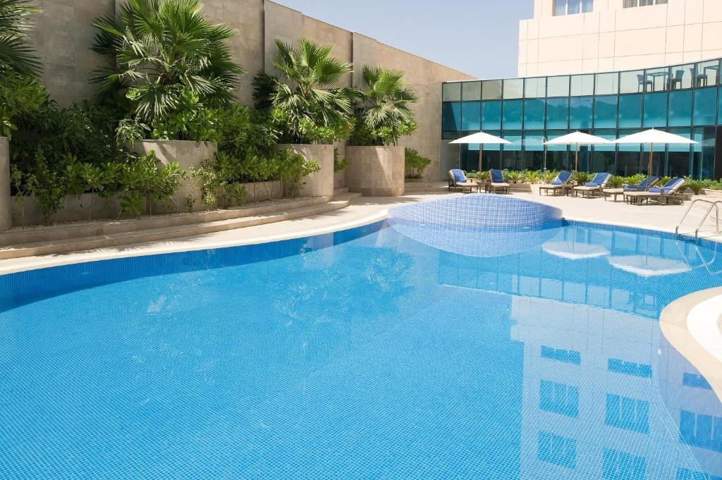 HOLIDAY INN AL SEEB 4*