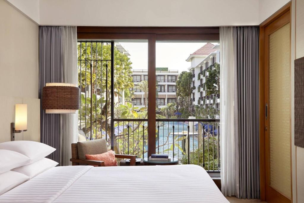 COURTYARD BY MARRIOTT BALI SEMINYAK 5*