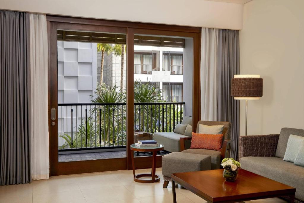 COURTYARD BY MARRIOTT BALI SEMINYAK 5*