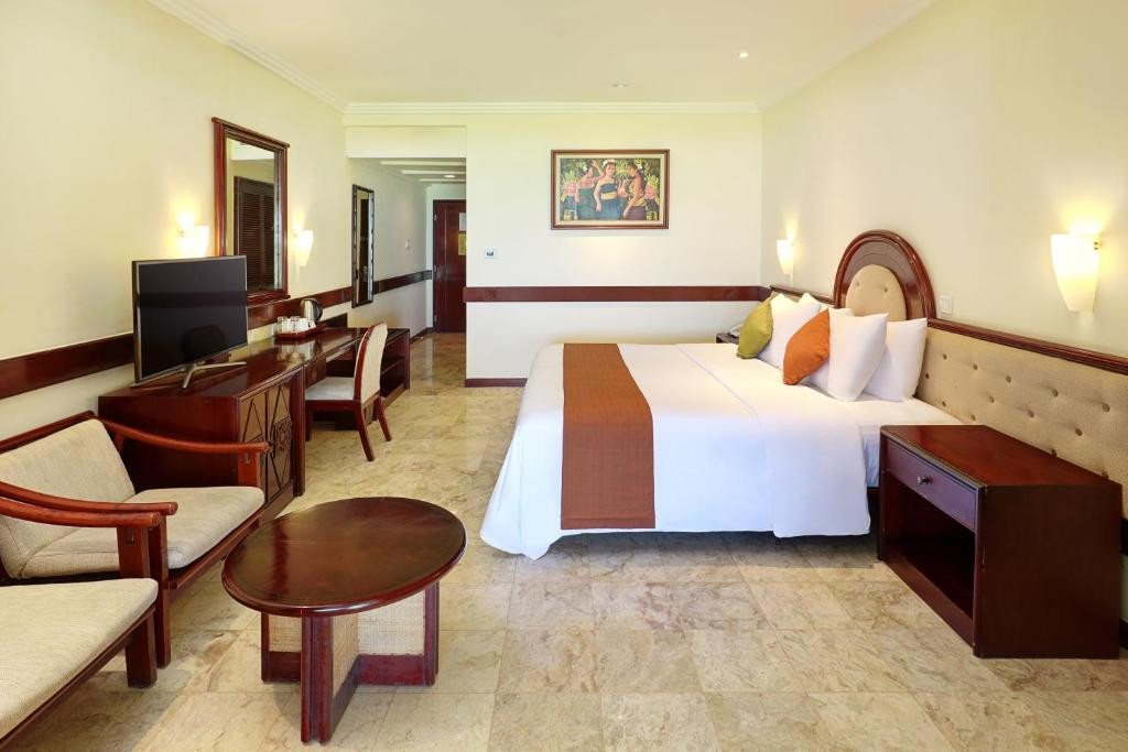 DISCOVERY KARTIKA PLAZA 5*