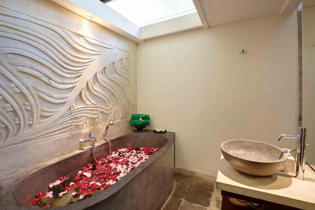 DISCOVERY KARTIKA PLAZA 5*
