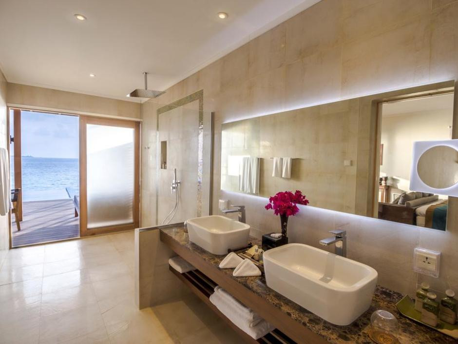 HURAWALHI ISLAND RESORT 5*