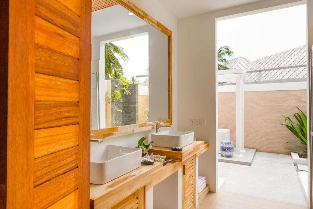 KUDAFUSHI RESORT & SPA 5*