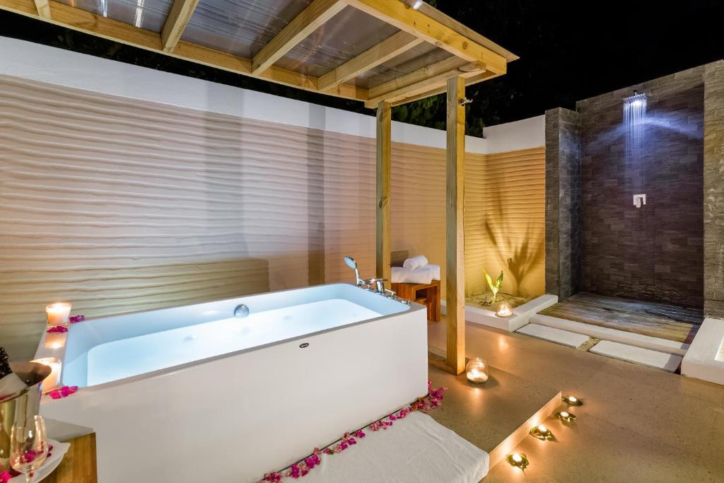 KUDAFUSHI RESORT & SPA 5*