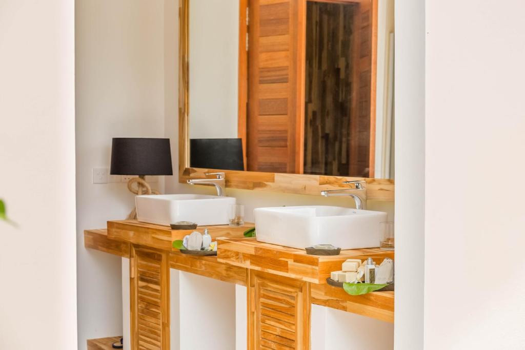 KUDAFUSHI RESORT & SPA 5*