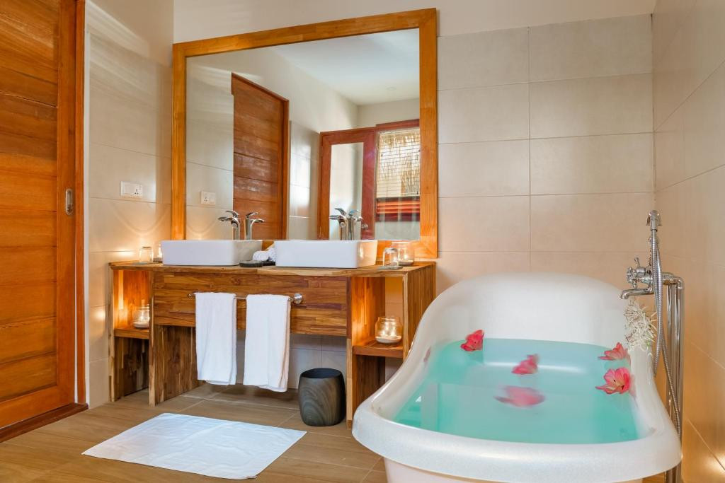 KUDAFUSHI RESORT & SPA 5*
