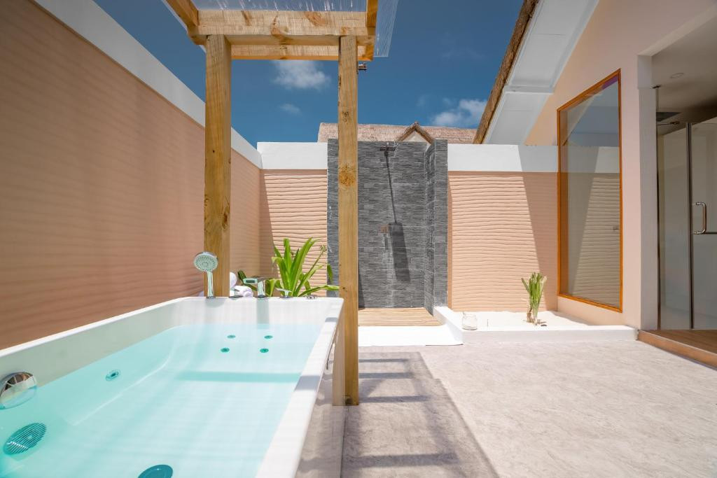 KUDAFUSHI RESORT & SPA 5*