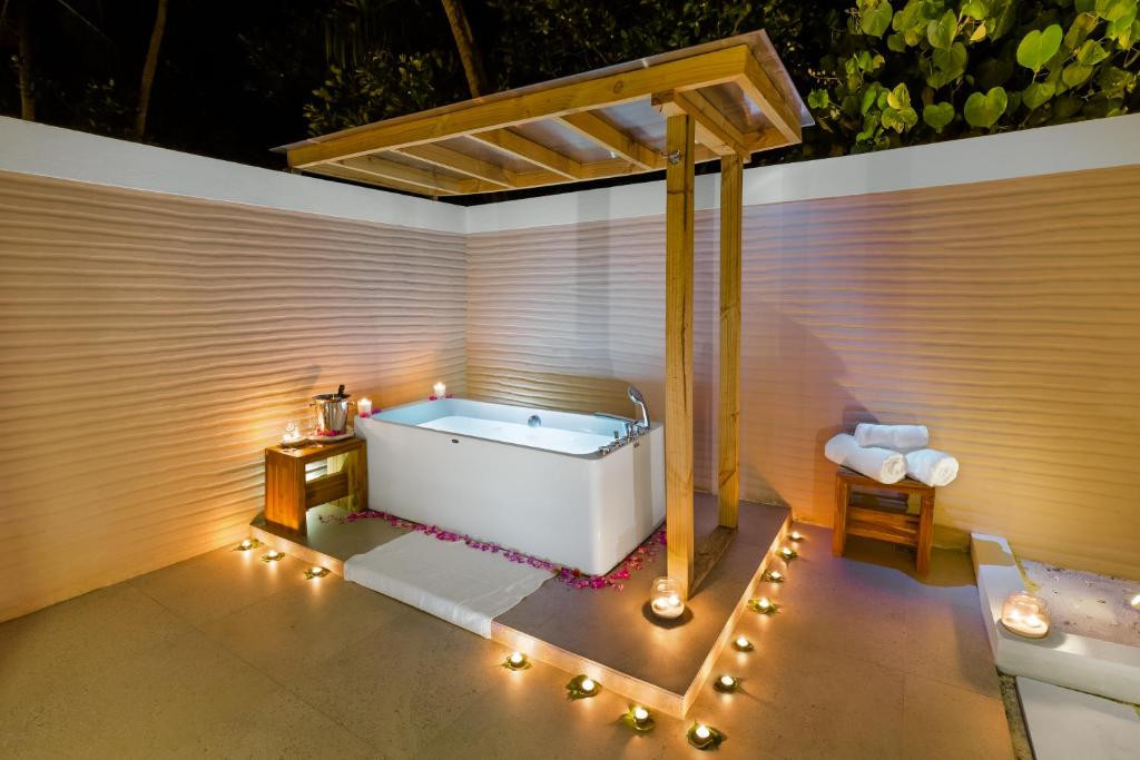 KUDAFUSHI RESORT & SPA 5*