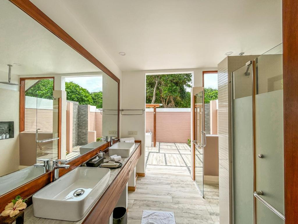 KUDAFUSHI RESORT & SPA 5*