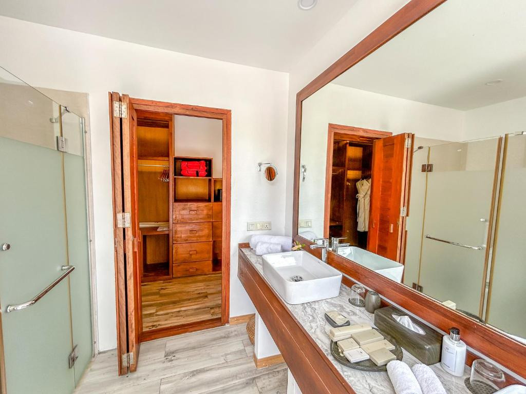 KUDAFUSHI RESORT & SPA 5*