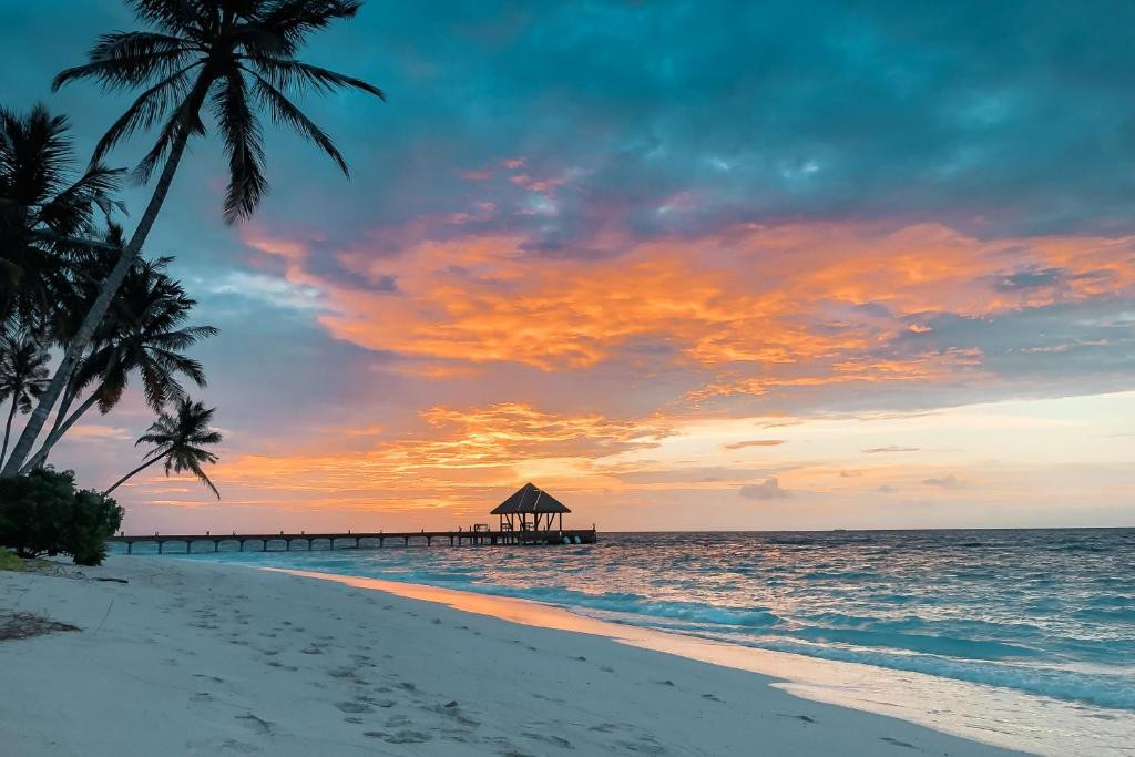 REETHI FARU RESORT 4*