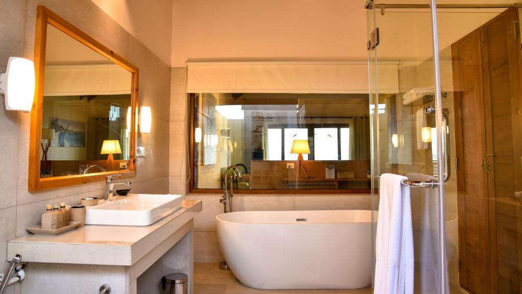 REETHI FARU RESORT 4*