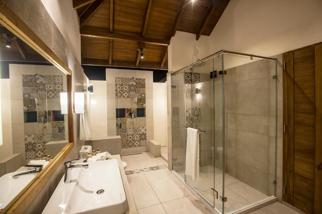 REETHI FARU RESORT 4*