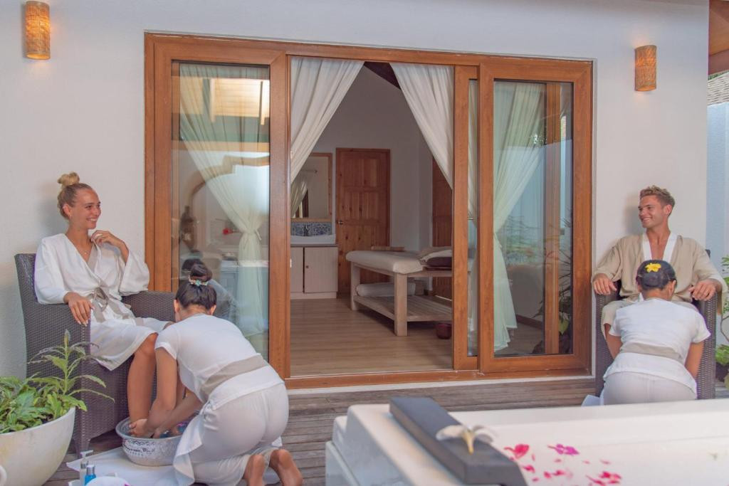 REETHI FARU RESORT 4*
