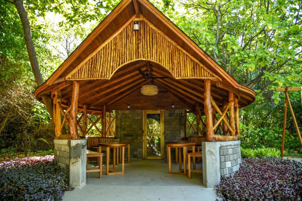 REETHI FARU RESORT 4*