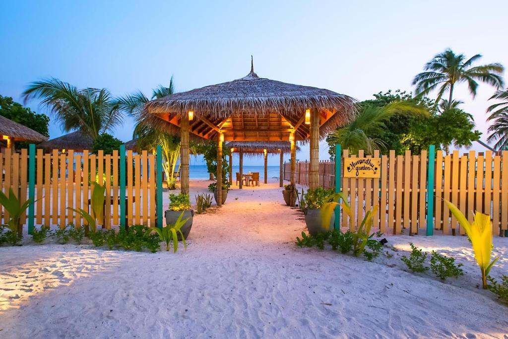 REETHI FARU RESORT 4*