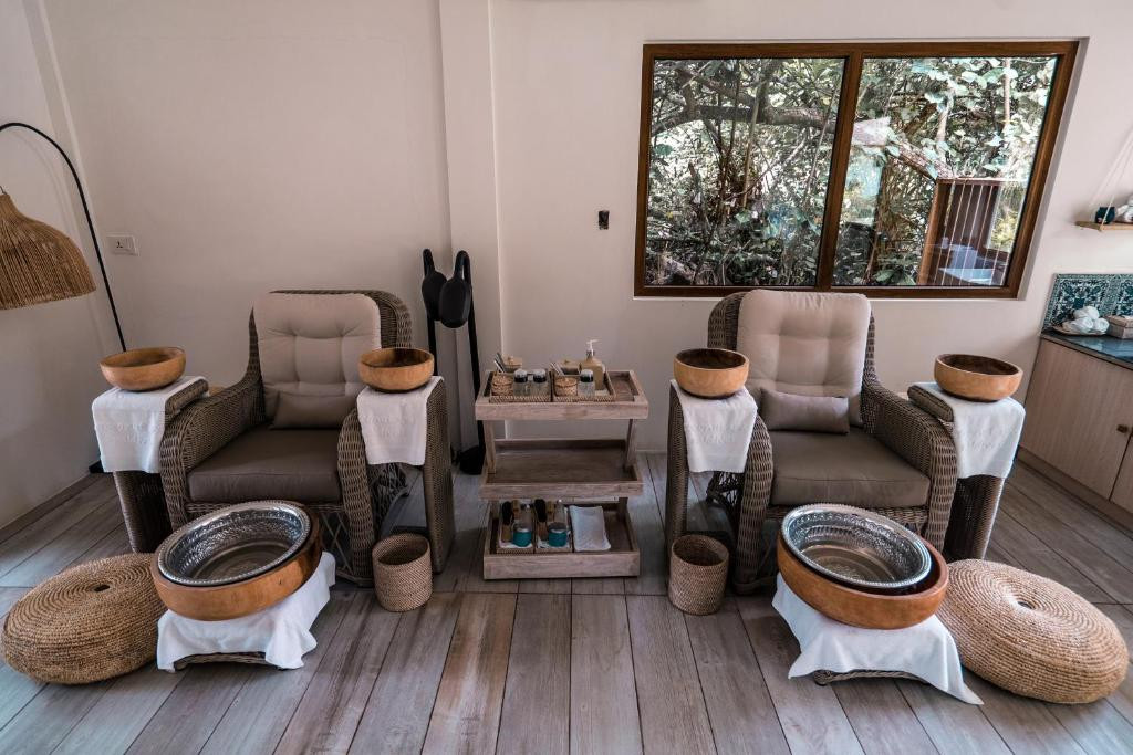 REETHI FARU RESORT 4*