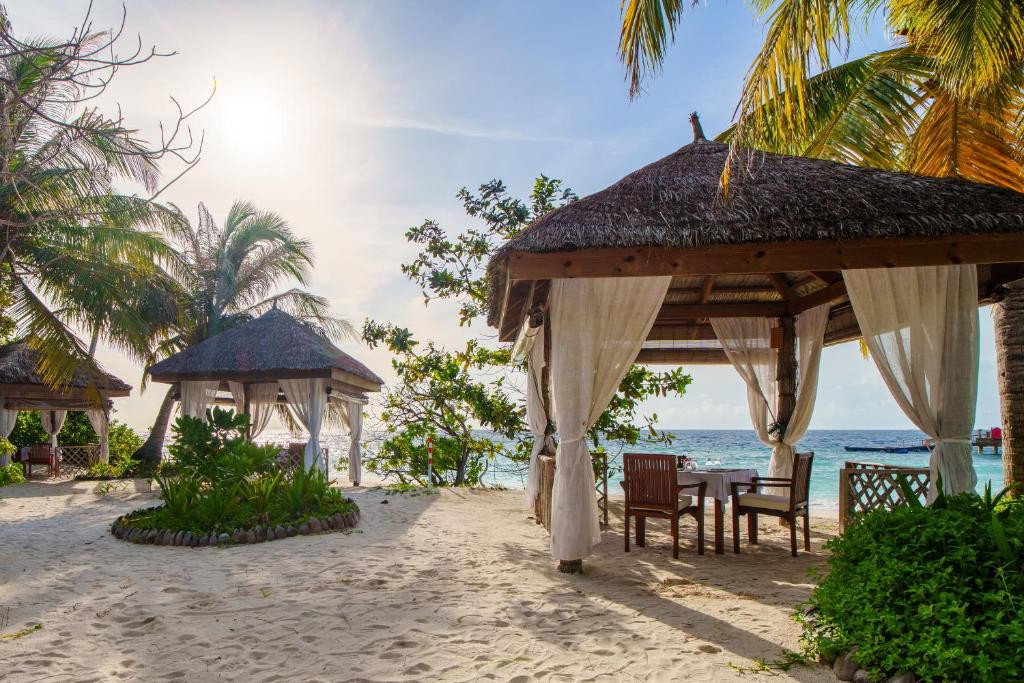 REETHI FARU RESORT 4*