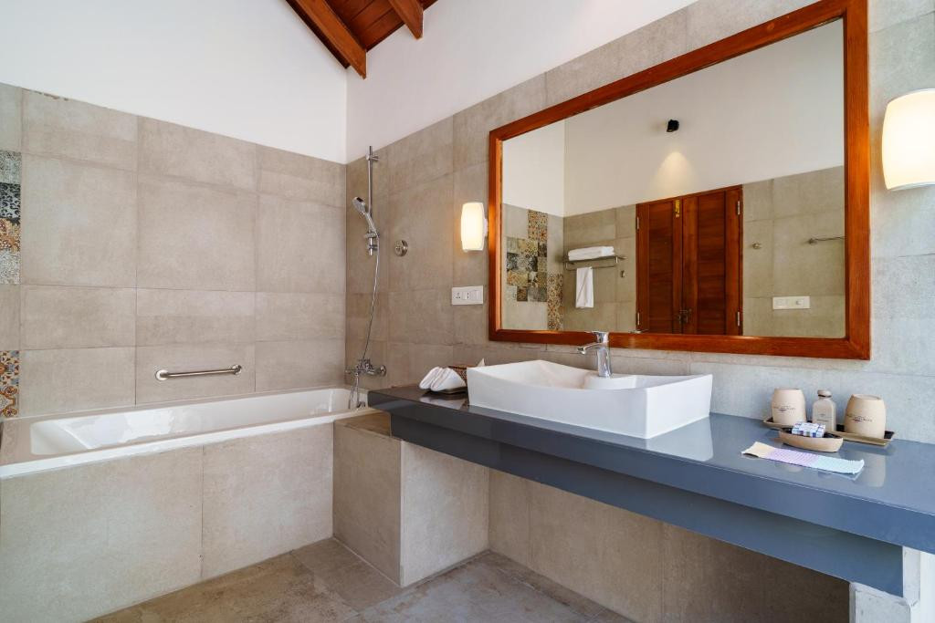 REETHI FARU RESORT 4*